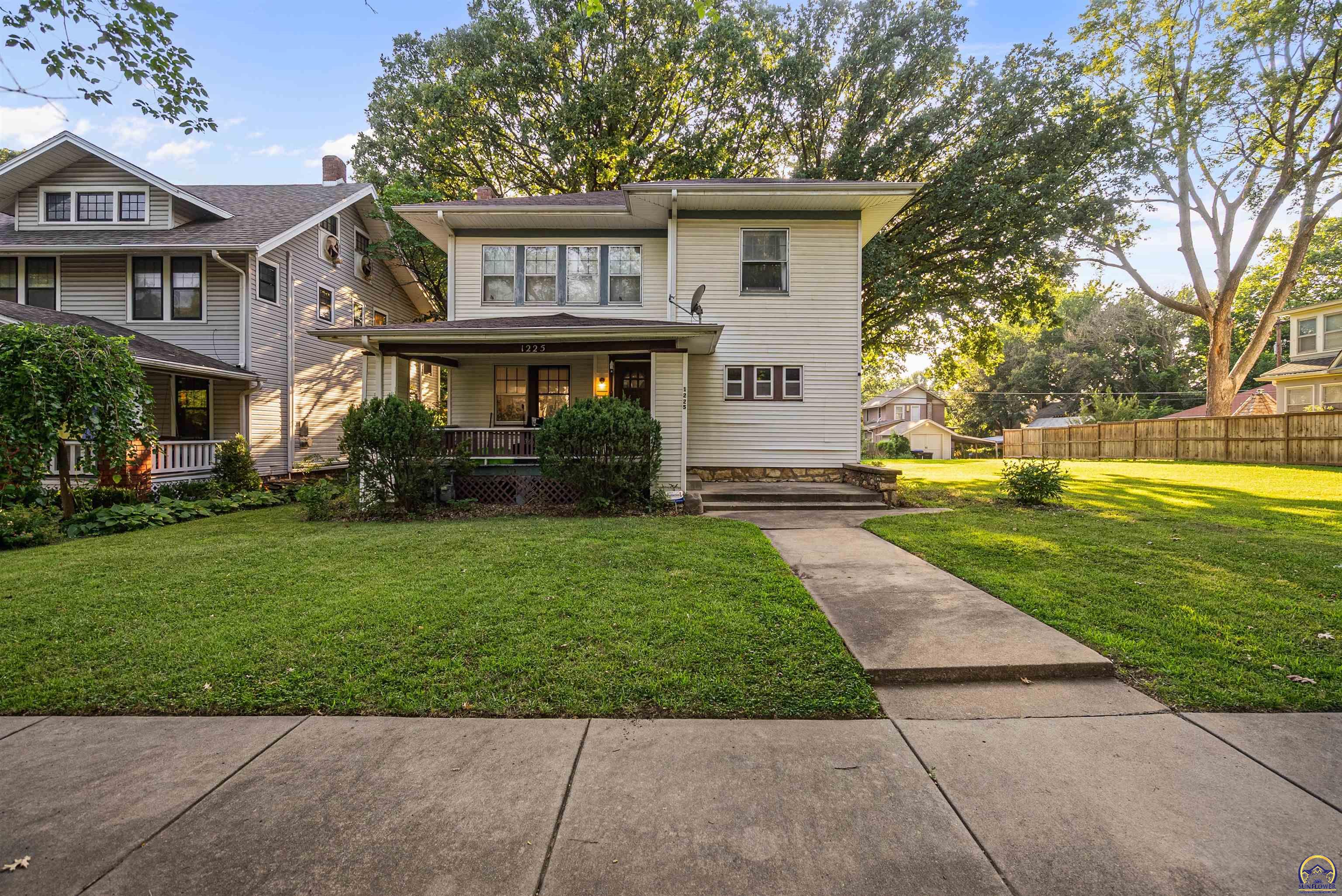 1225 SW College AVE, Topeka, KS 66604