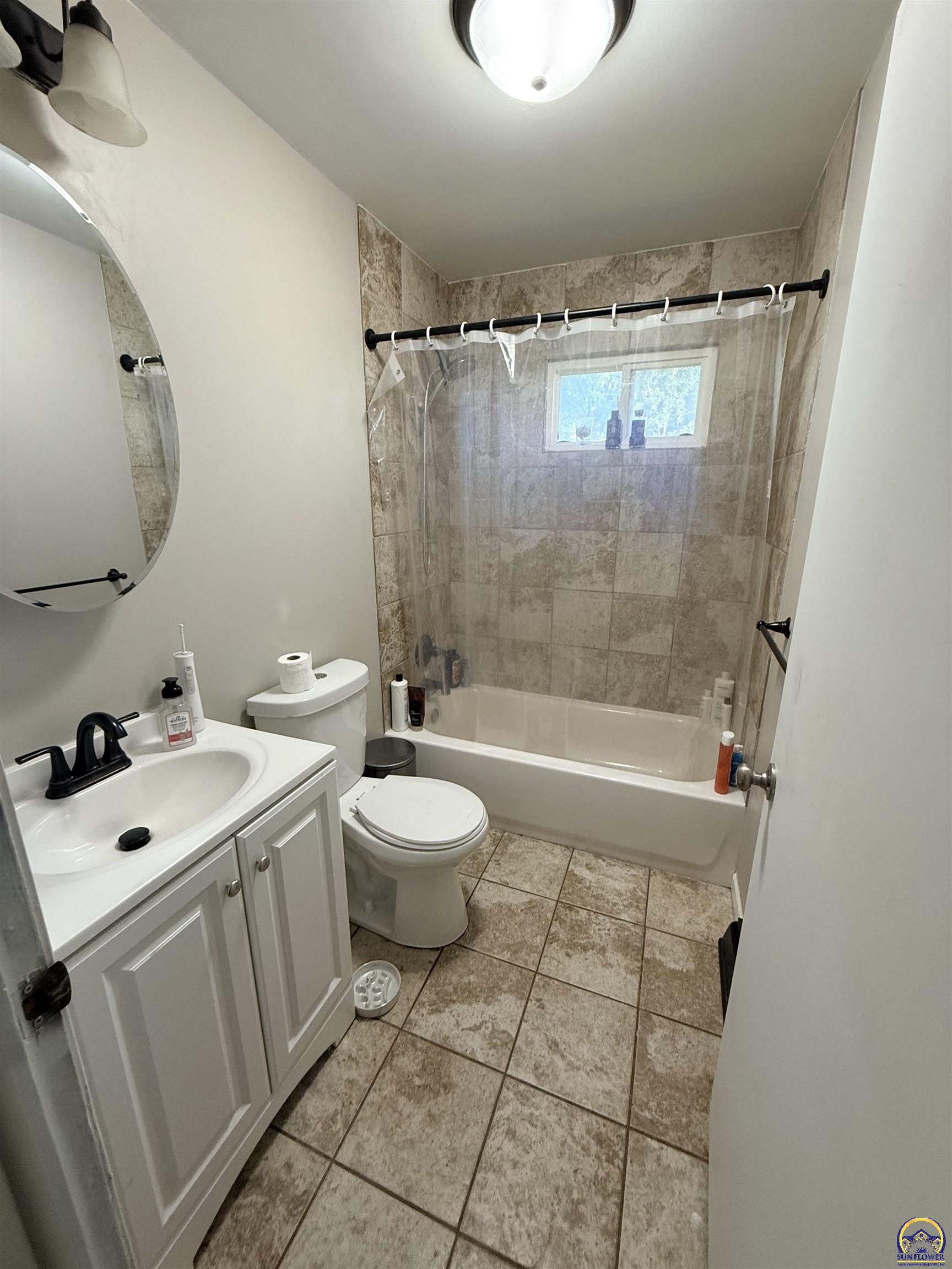 1245 NW Sunset LN, Topeka, KS 66618