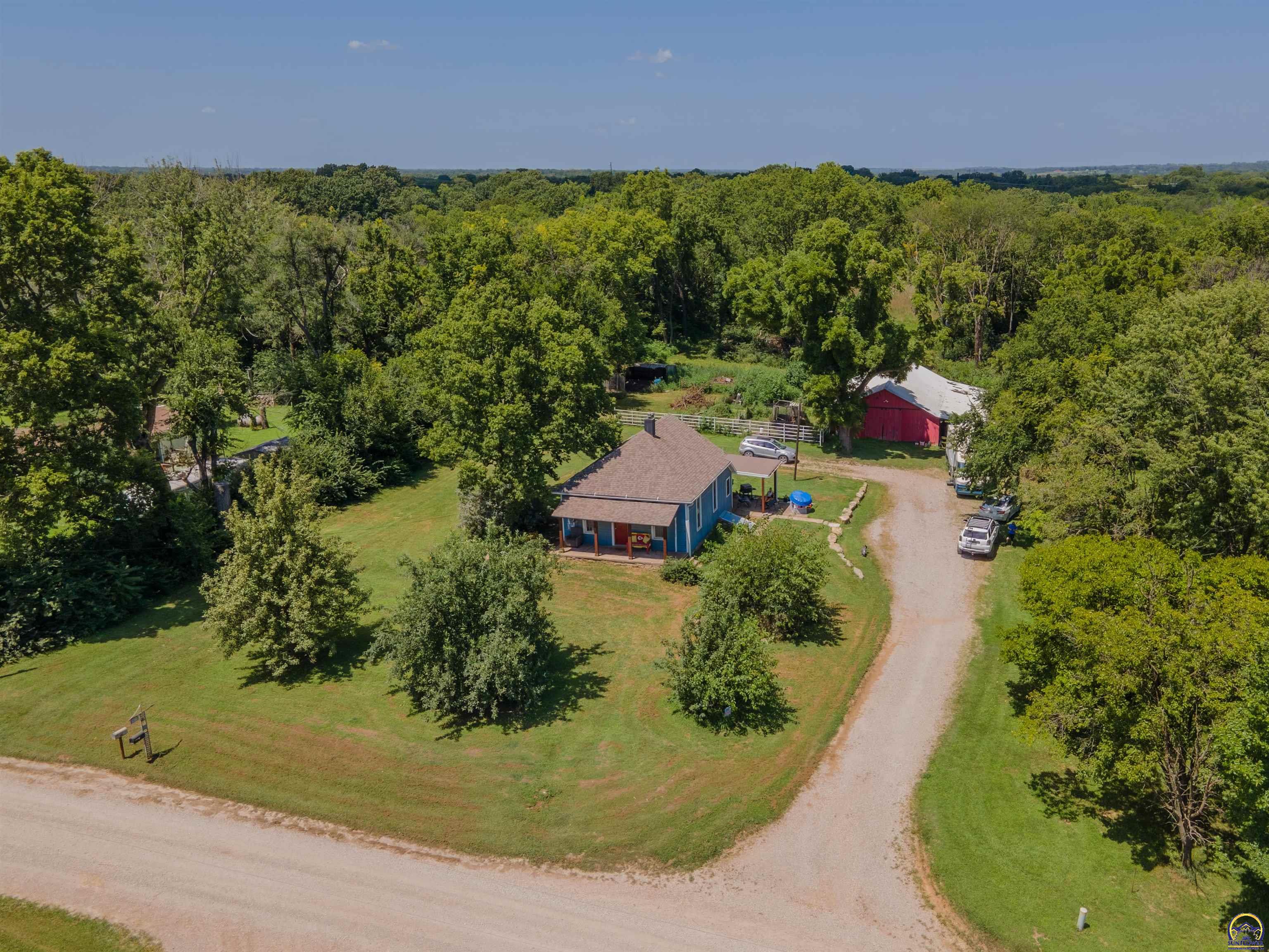 3260 NE 31st St, Grantville, KS 66429