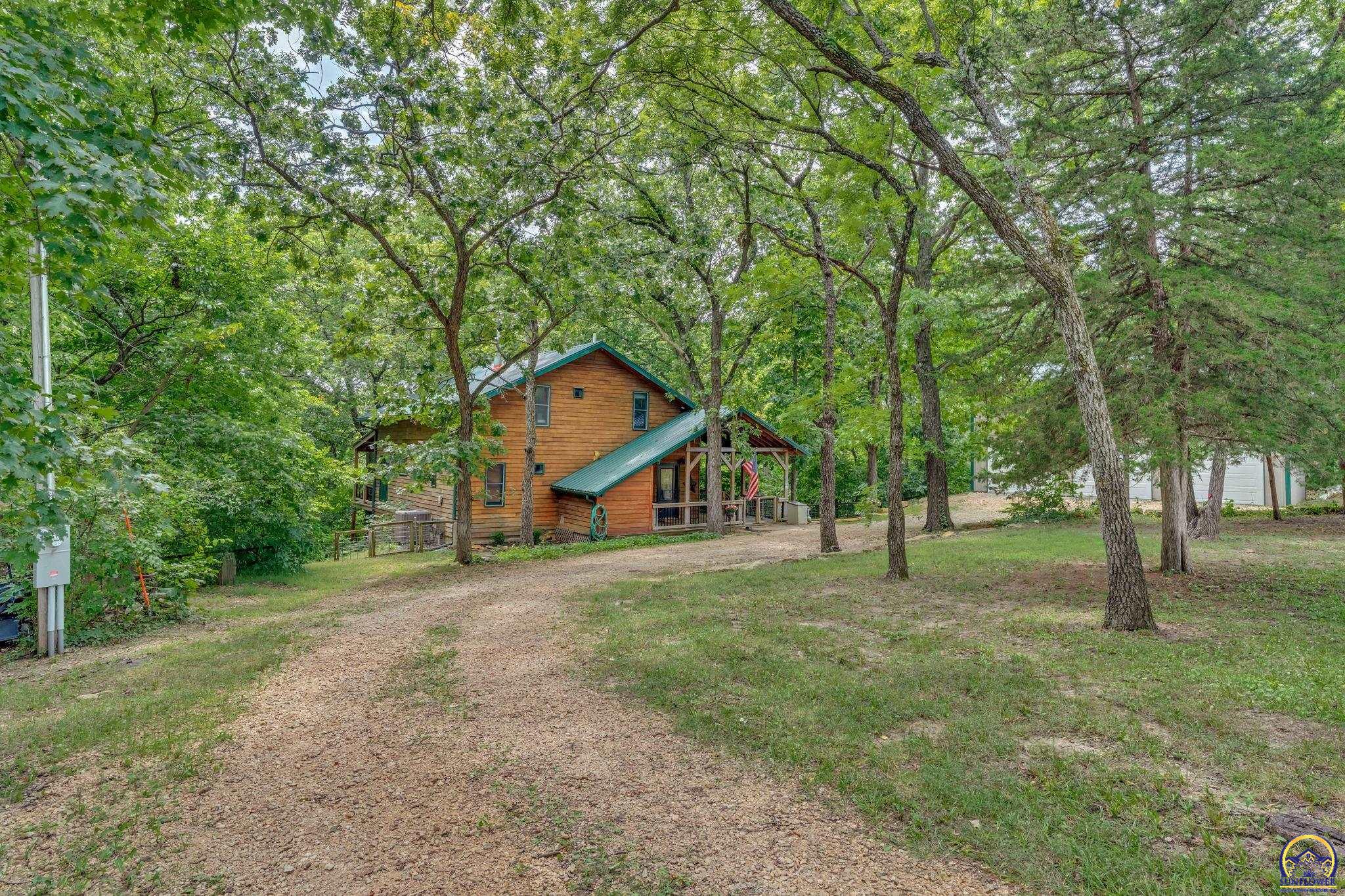 5279 Saratoga DR, McLouth, KS 66054