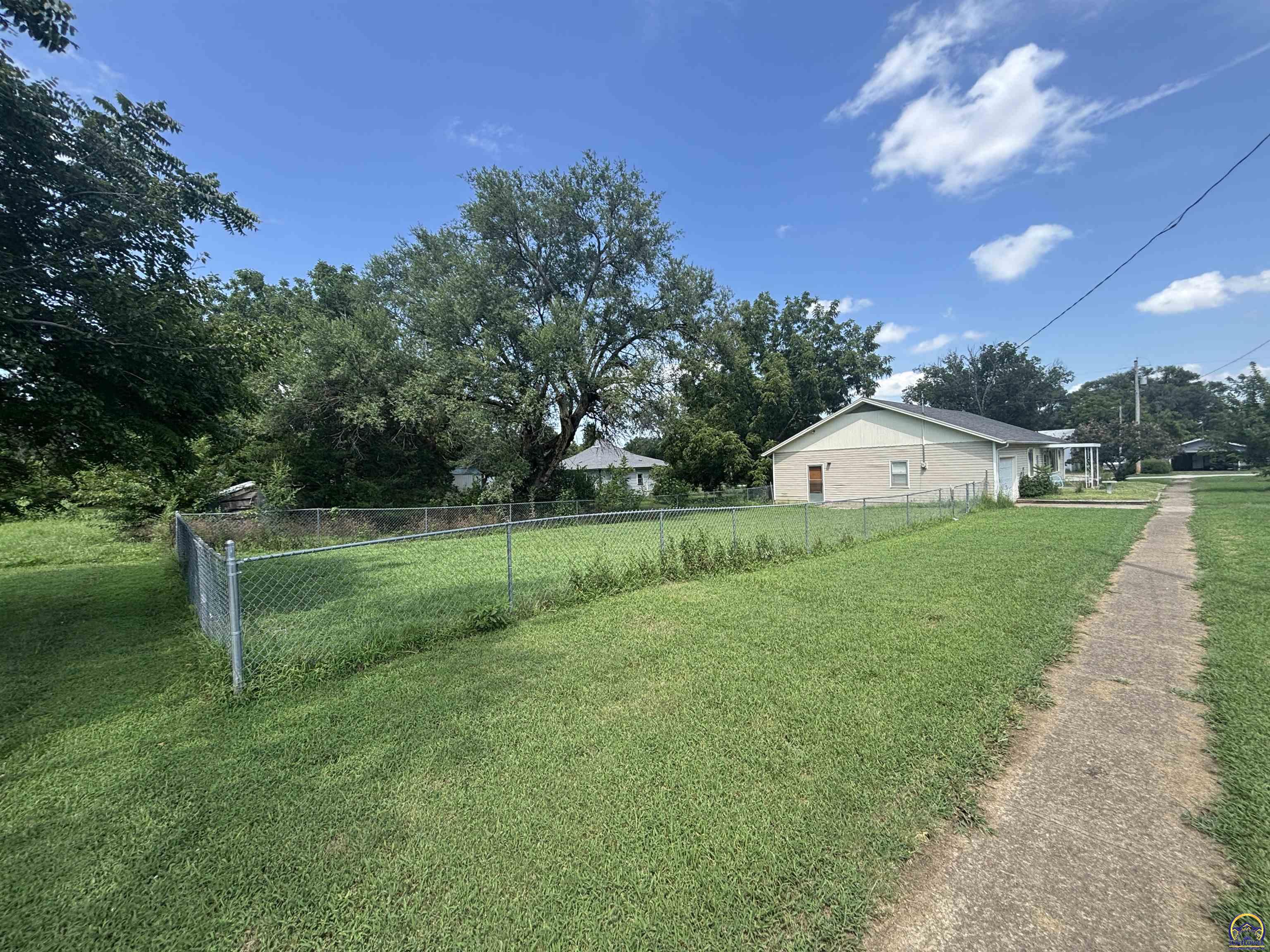 212 E 2nd ST, Waverly, KS 66871