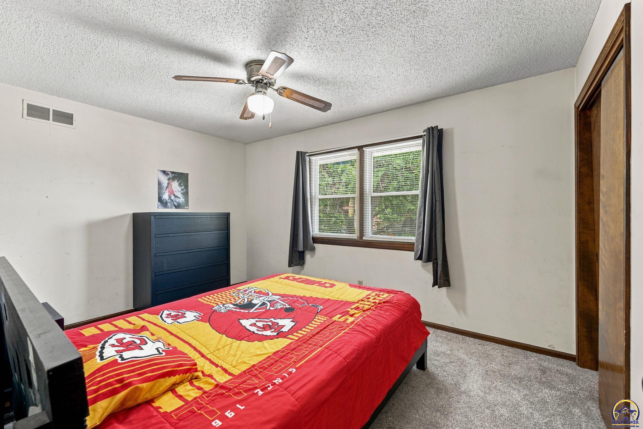 3418 SE Burton ST, Topeka, KS 66605