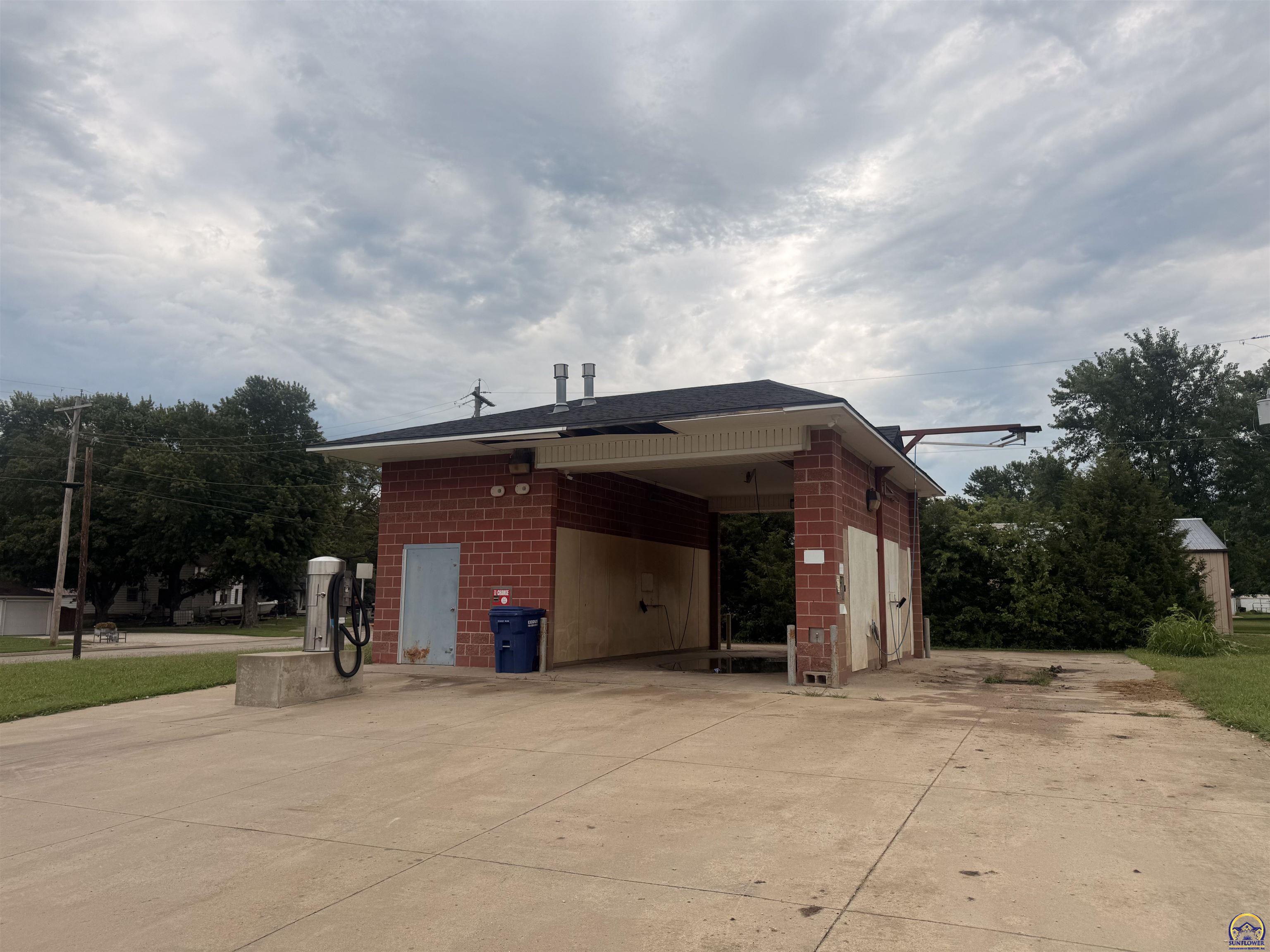 106 N Main ST, Eskridge, KS 66423