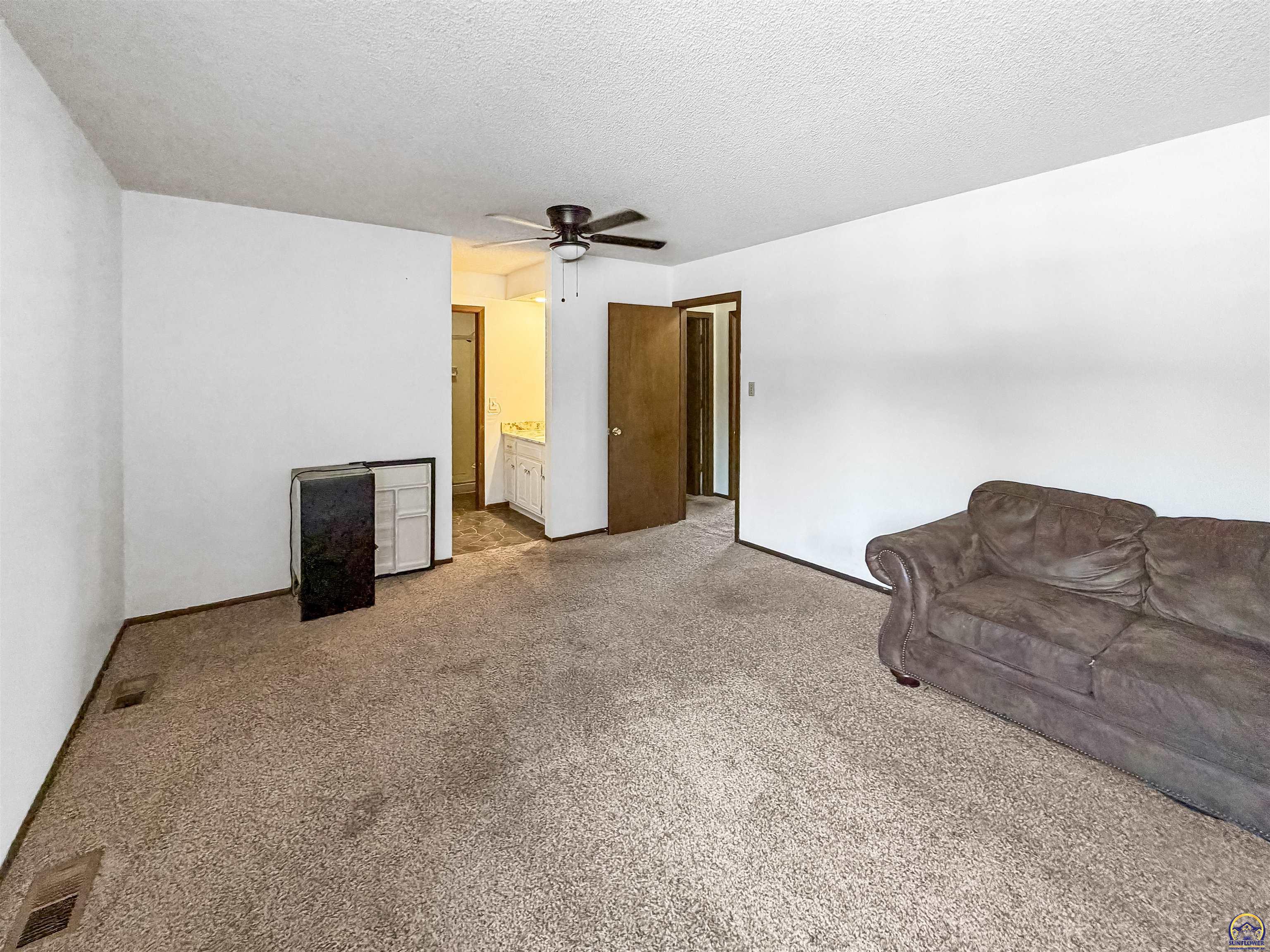 3120 SW Randolph AVE, Topeka, KS 66611