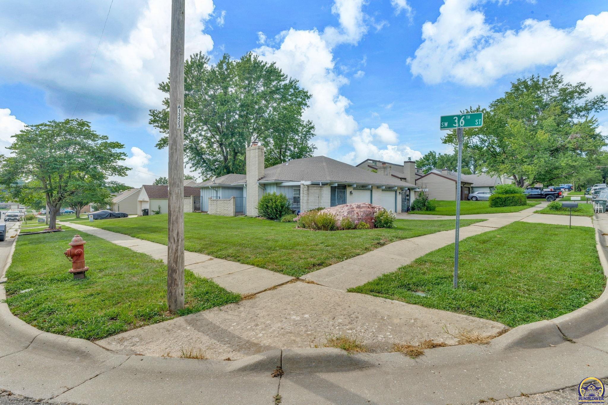 3563 SW Cambridge AVE, Topeka, KS 66614