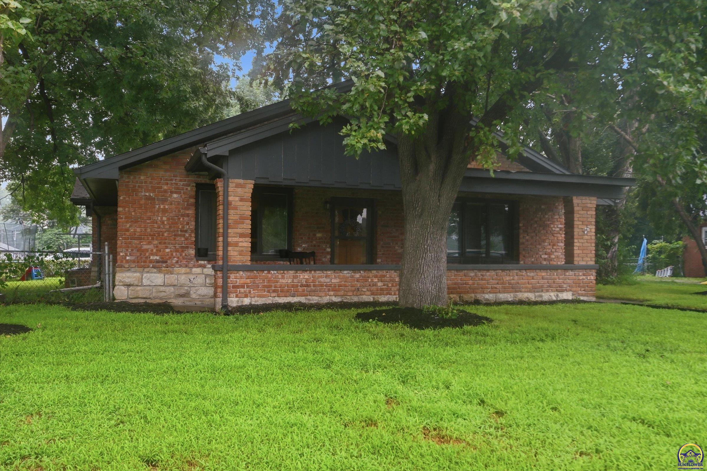 1934 NW Fillmore ST, Topeka, KS 66608