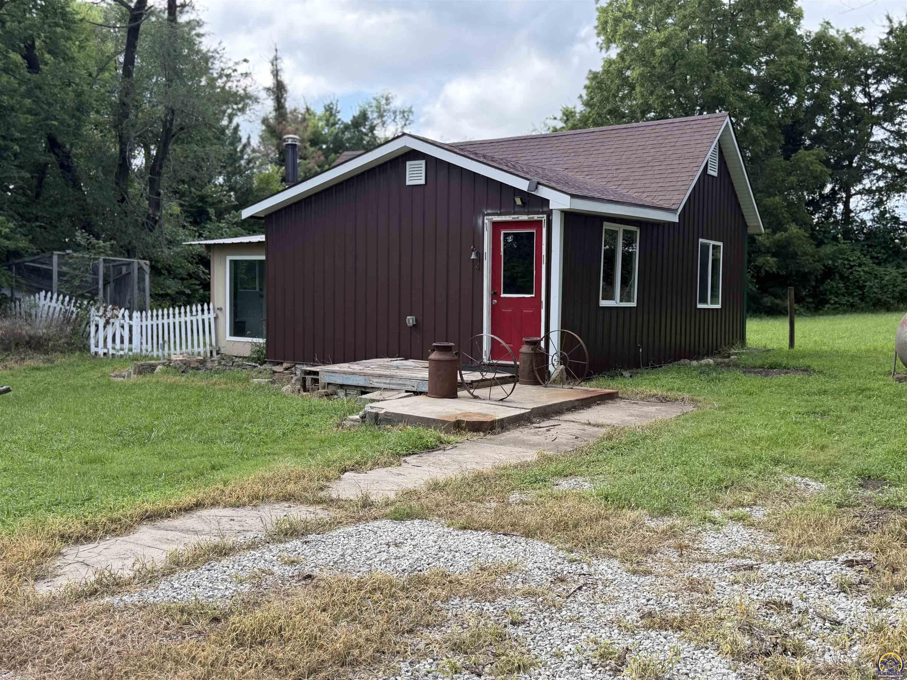 17695 N RD, Mayetta, KS 66509