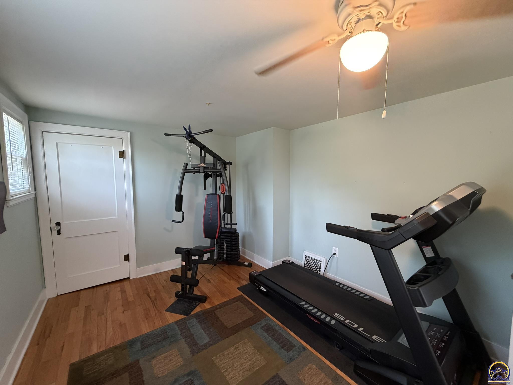 1425 SW Collins AVE, Topeka, KS 66604