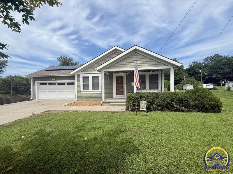 810 Kansas AVE, Hiawatha, KS 66434