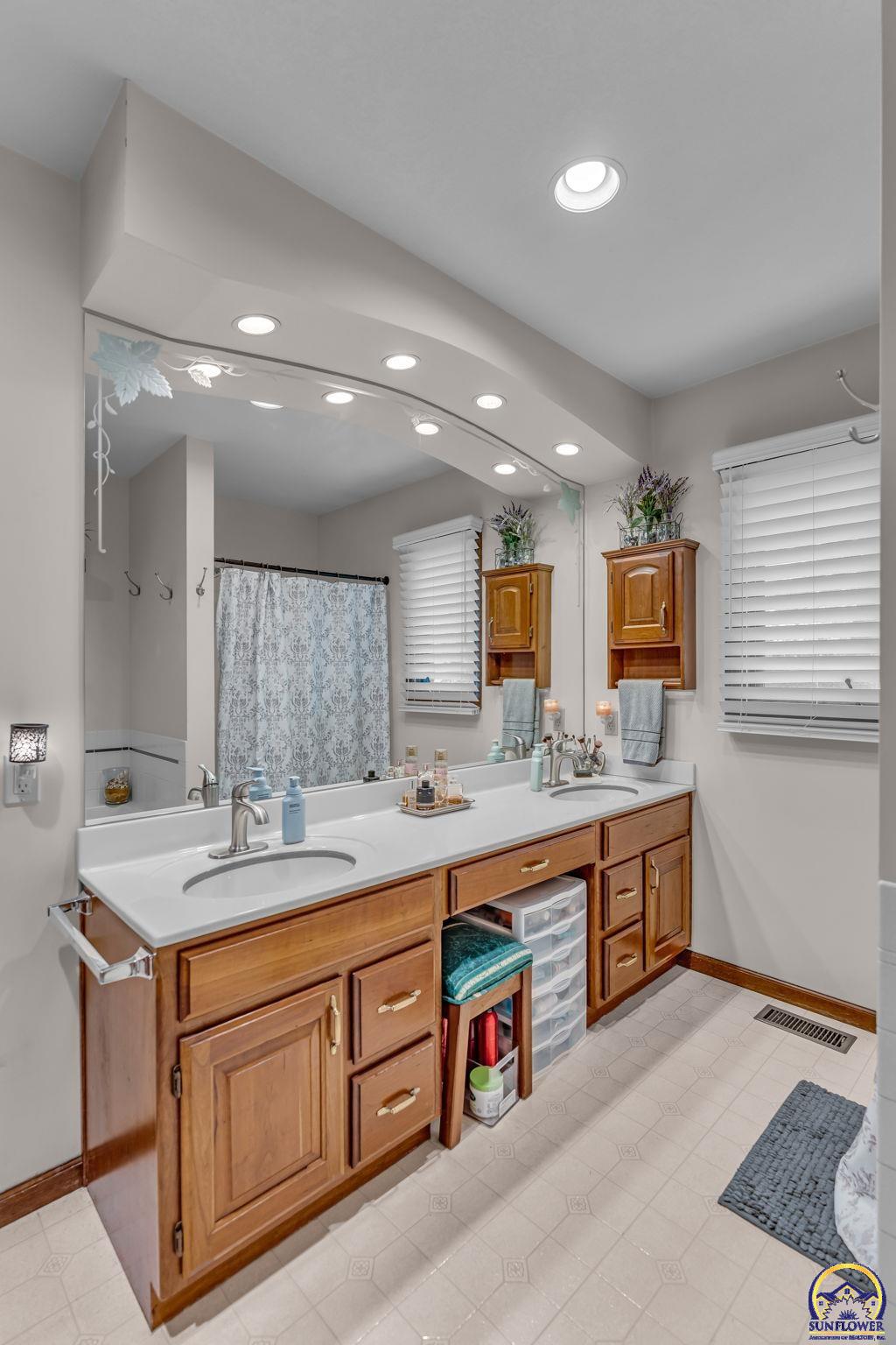 4343 SE West Edge RD, Topeka, KS 66609