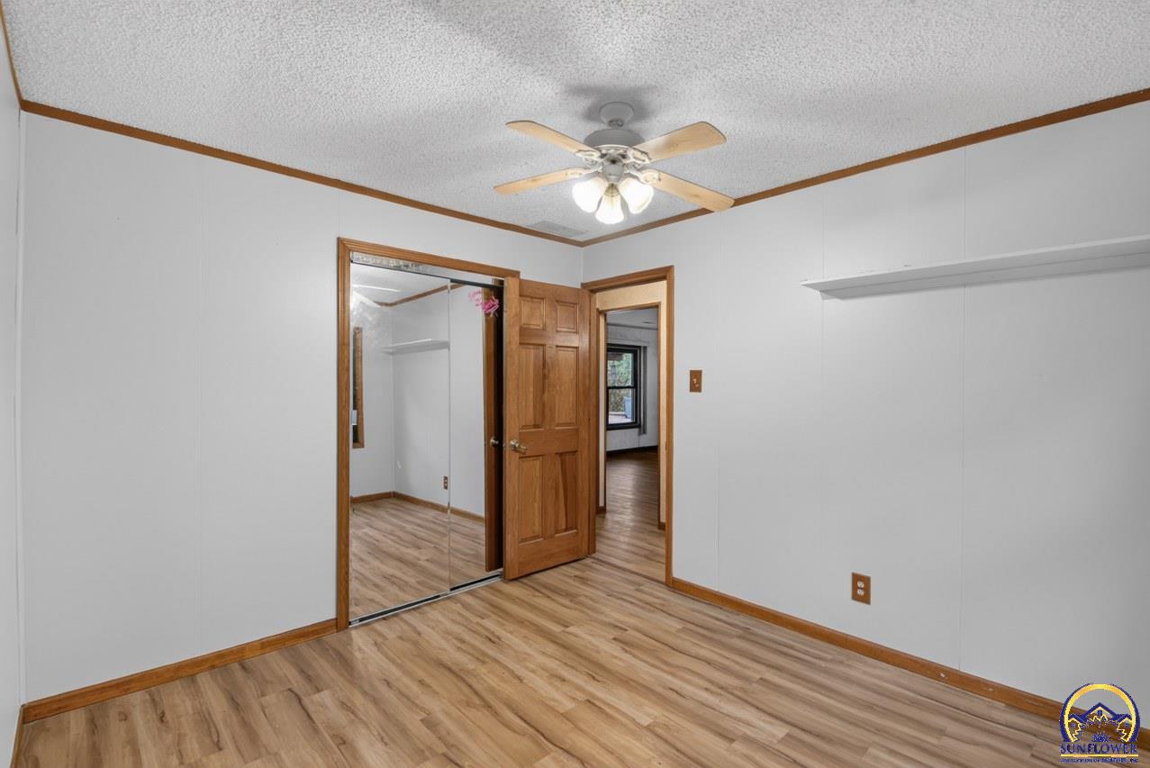2530 SW Hillcrest RD, Topeka, KS 66614
