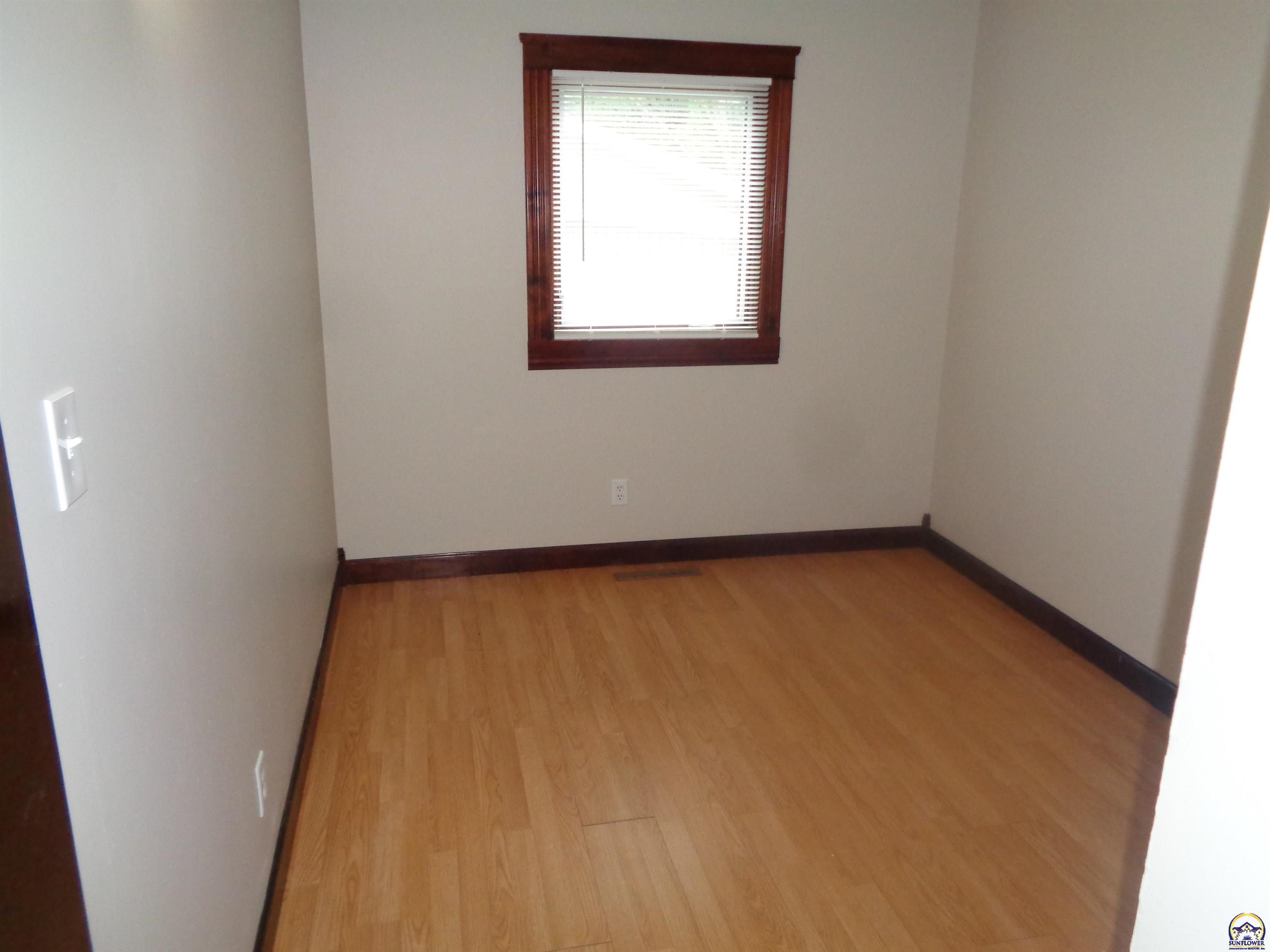 3633 SW 38th TER, Topeka, KS 66610