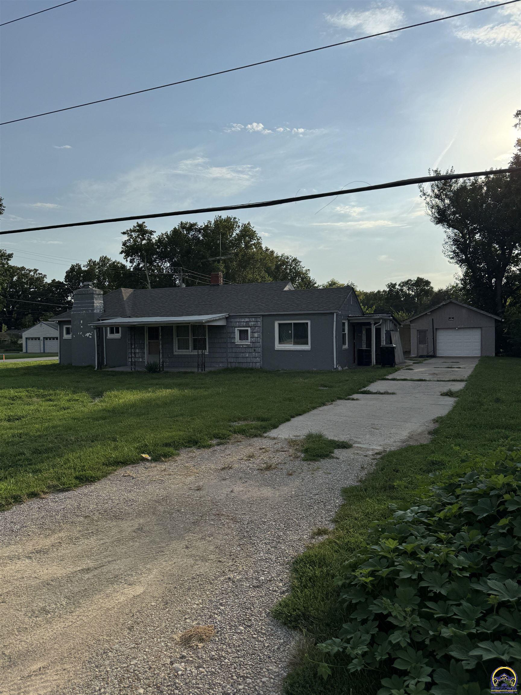 2201 NW Clay ST, Topeka, KS 66608