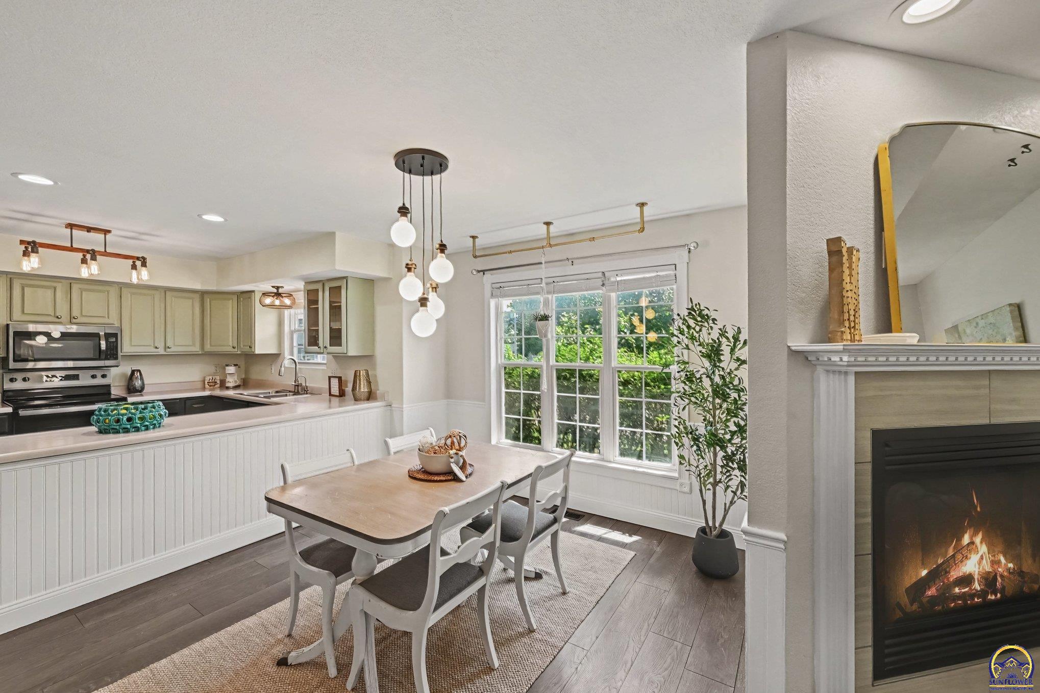 302 Pierce St, Maple Hill, KS 66507