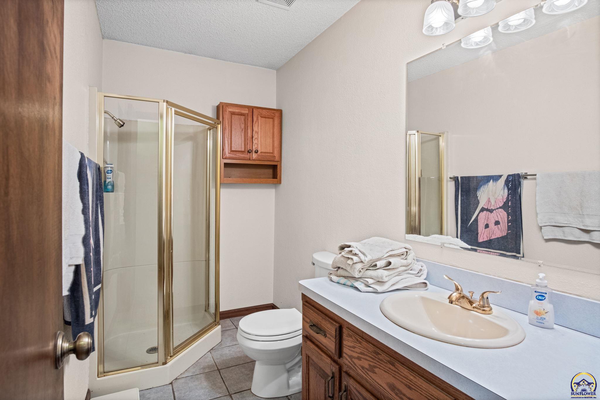 3881 E 117th ST, Carbondale, KS 66414