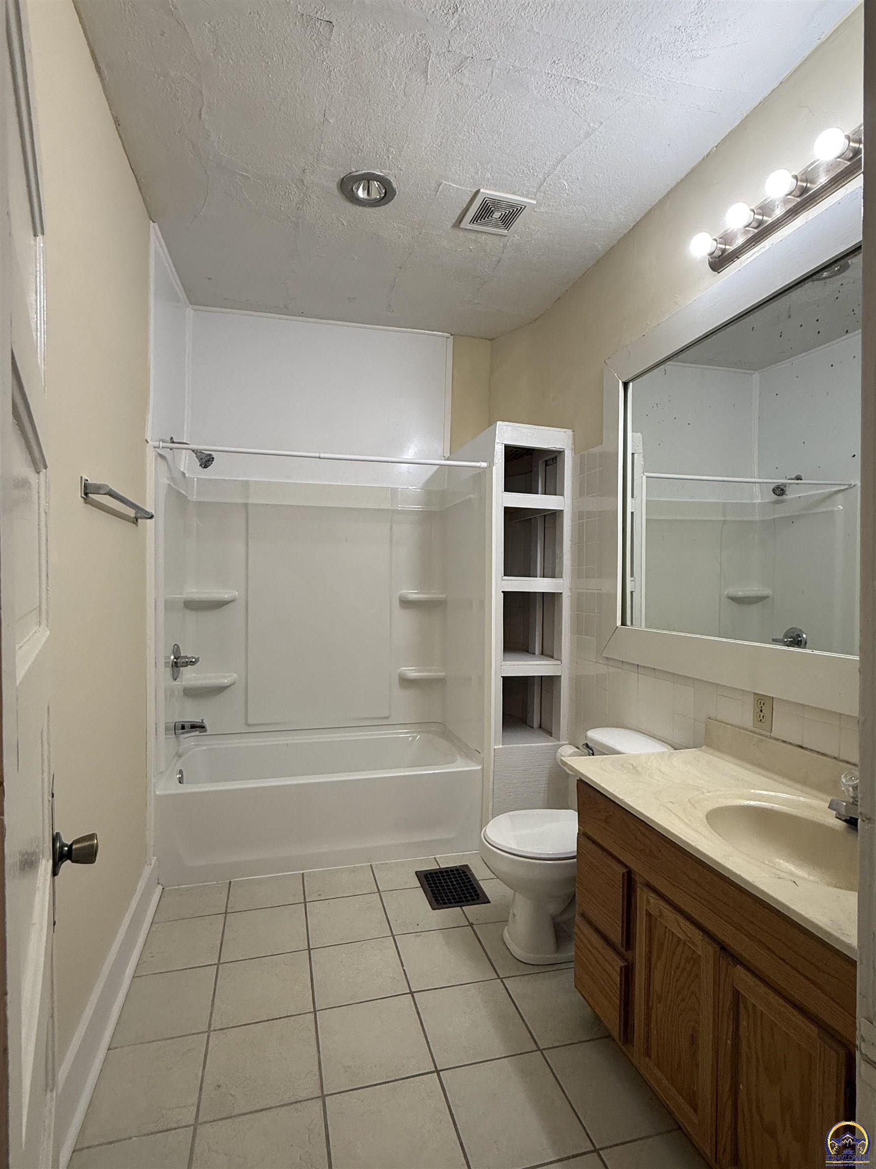 628 Sylvan St, Emporia, KS 66801